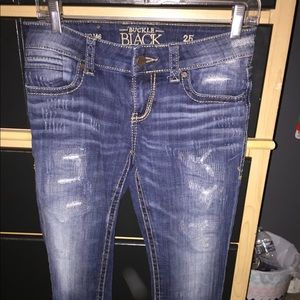 Buckle black capris 25